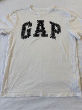 EUC GAP T-Shirt Size M